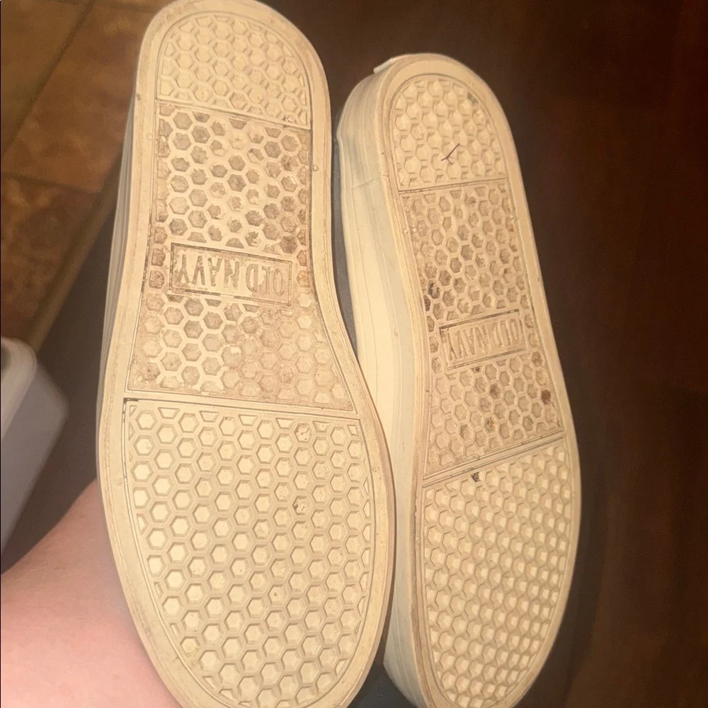 Old Navy kids Gray Chukka Boots size 5 used a few times
